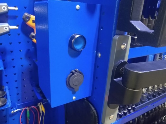 FOLDABLE MOBILE TOOL CART WITH 1100 TOOLS